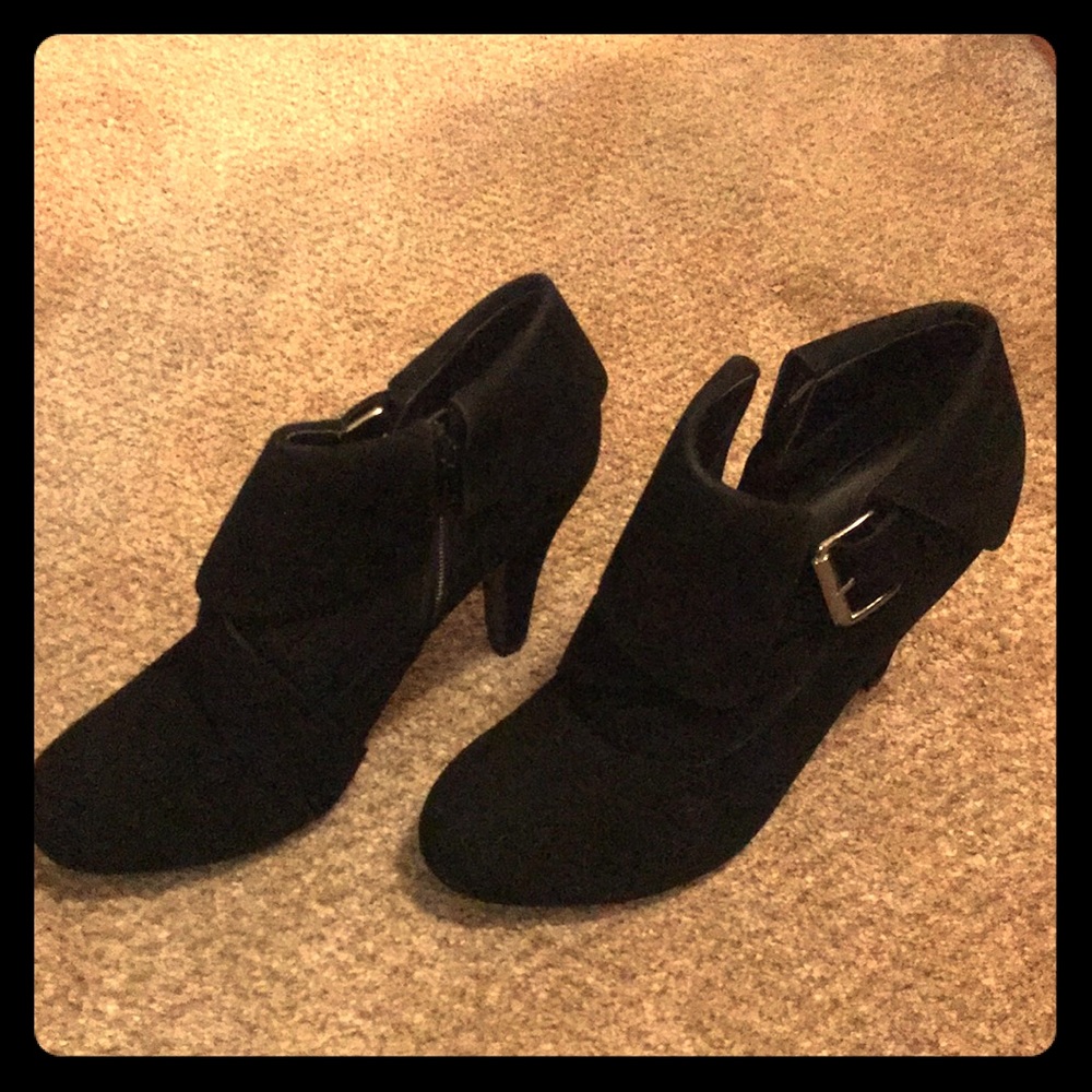 Womens sz 8 high heel black boot